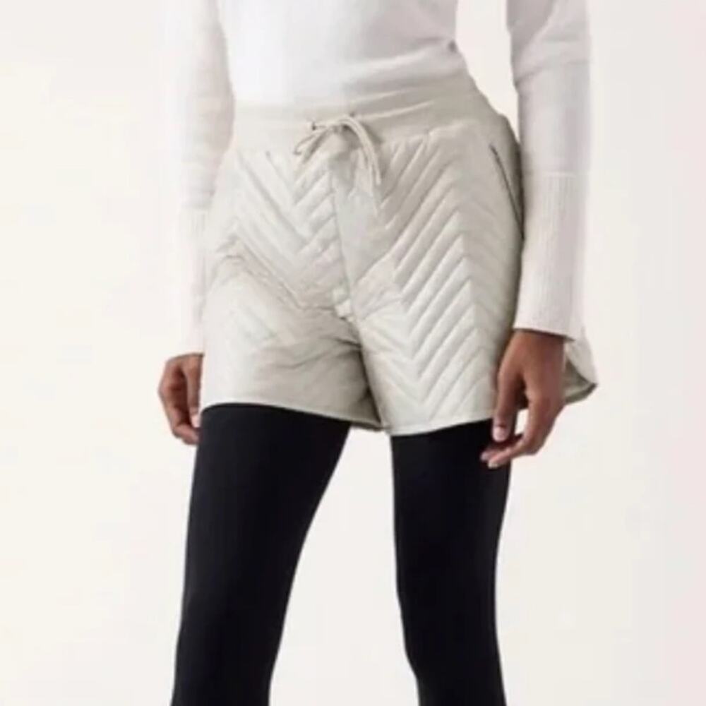 NWT Athleta Apres Ski tan beige cream quilted shorts, 14
